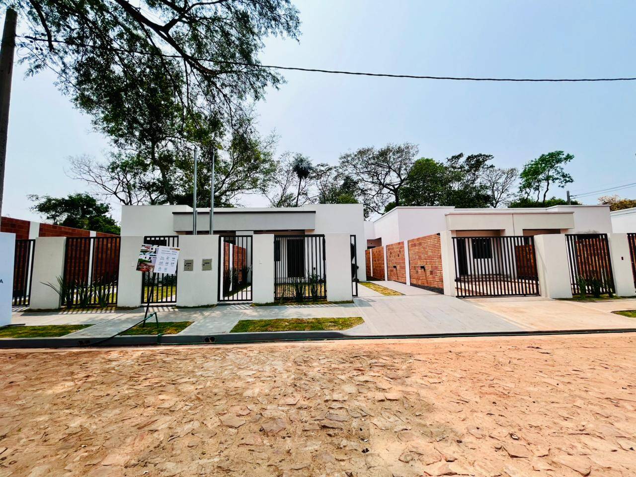 #45 - Casa para Venta en Luque - PY-11