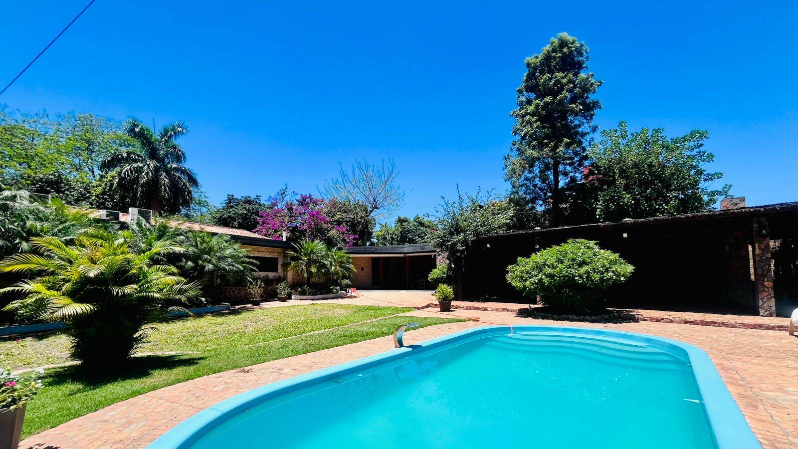 #76 - Casa para Venta en Ypane - PY-11