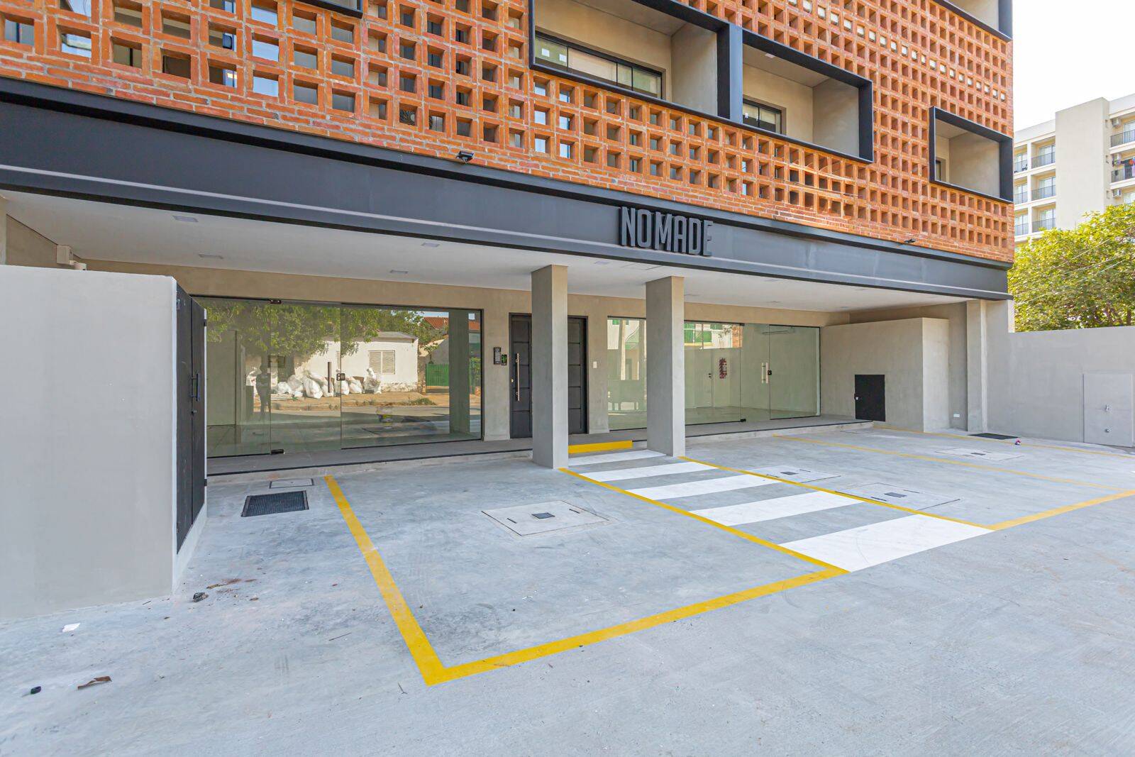 #74 - Salón Comercial para Alquiler en Mariano Roque Alonso - PY-11